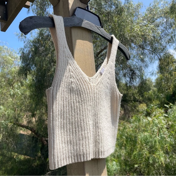 West of melrose tank top sweater tank top xs Tilly’s cream crop top - Picture 2 of 4